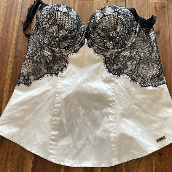 Guess satin style and lace corset - Picture 9 of 13